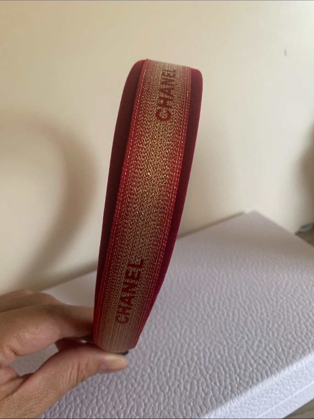 CHANEL Red Ribbon - Picture 5 of 11